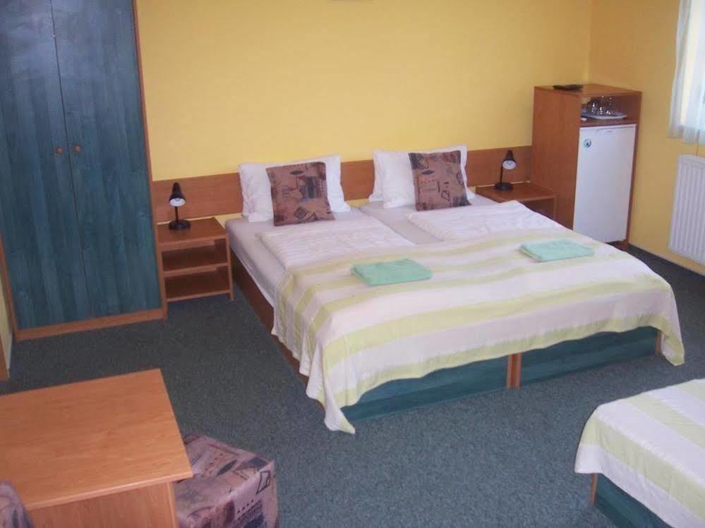 Pension Euro Mikulov Exteriör bild